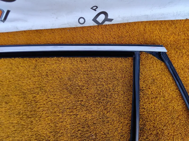 Уплотнитель стекла двери