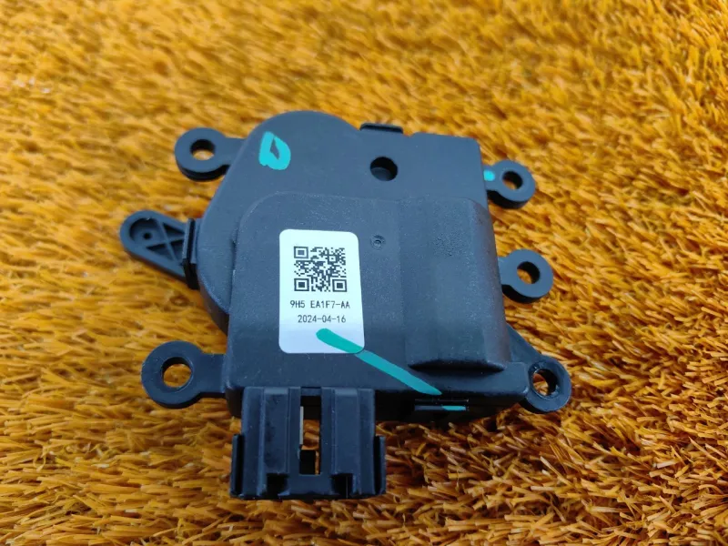 Сервопривод заслонок печки