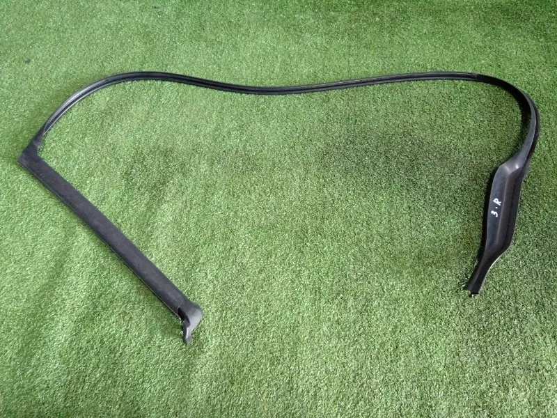 Уплотнительная резинка боковой двери