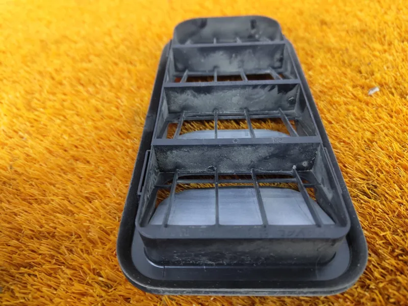 Решетка вентиляционная