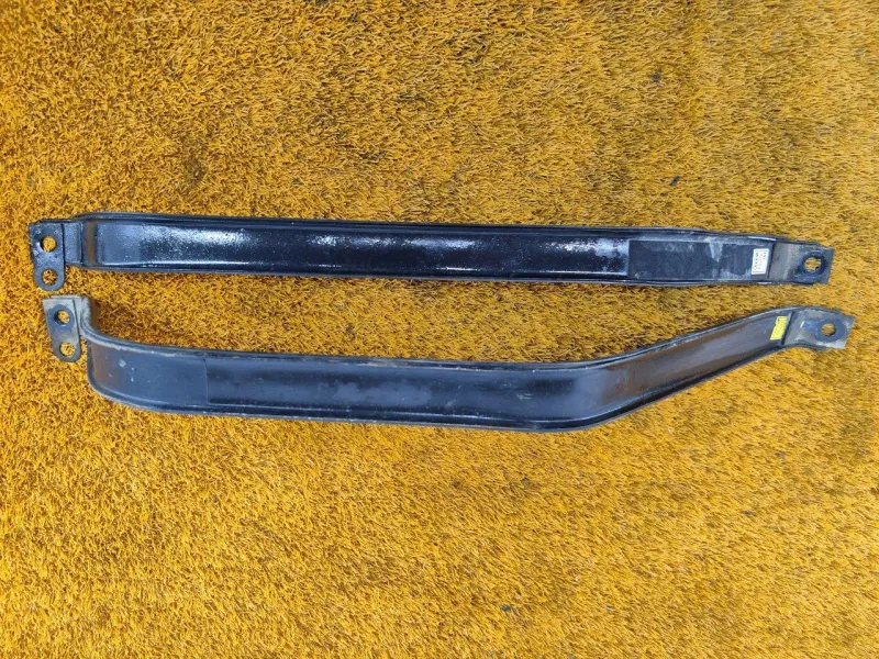 Крепление топливного бака