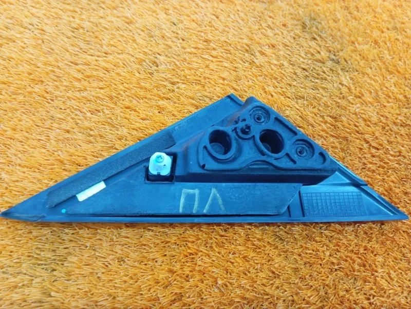 Уголок двери