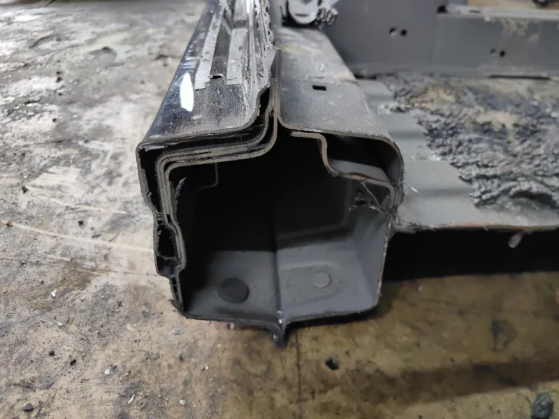 Порог с центральной стойкой