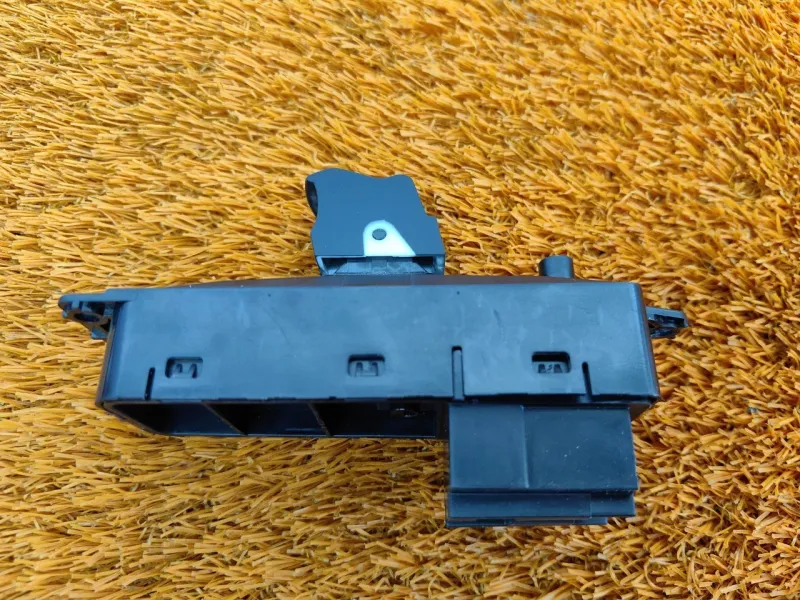 Кнопка стеклоподъемника