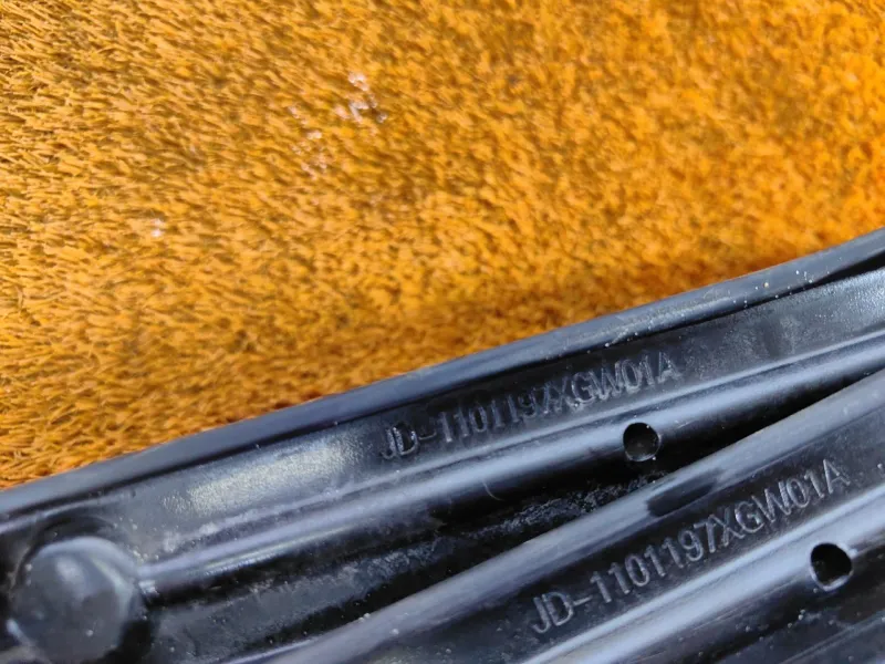 Крепление топливного бака