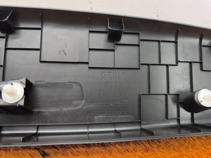 Накладка крышки багажника