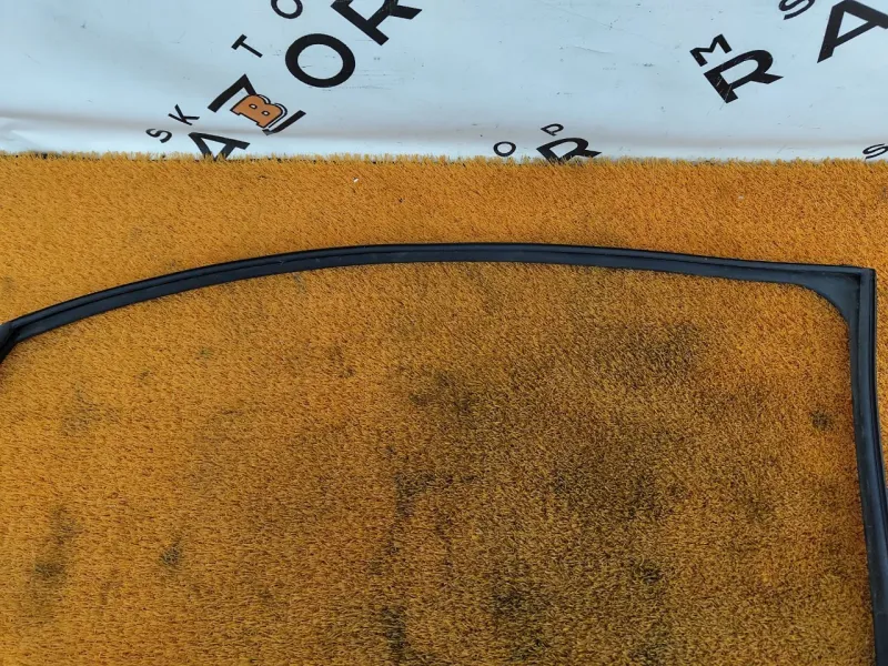 Уплотнитель стекла двери