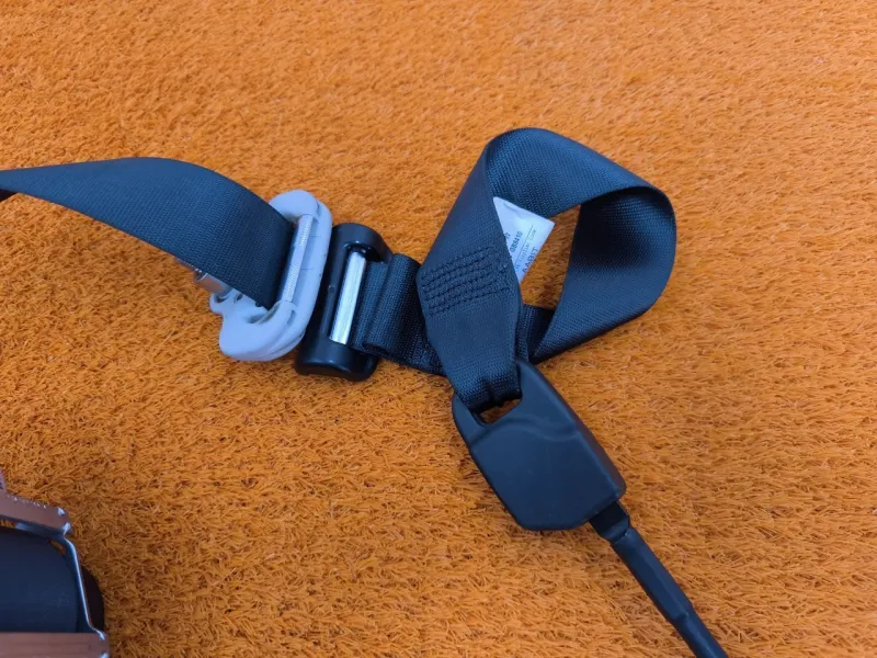 Ремень безопасности