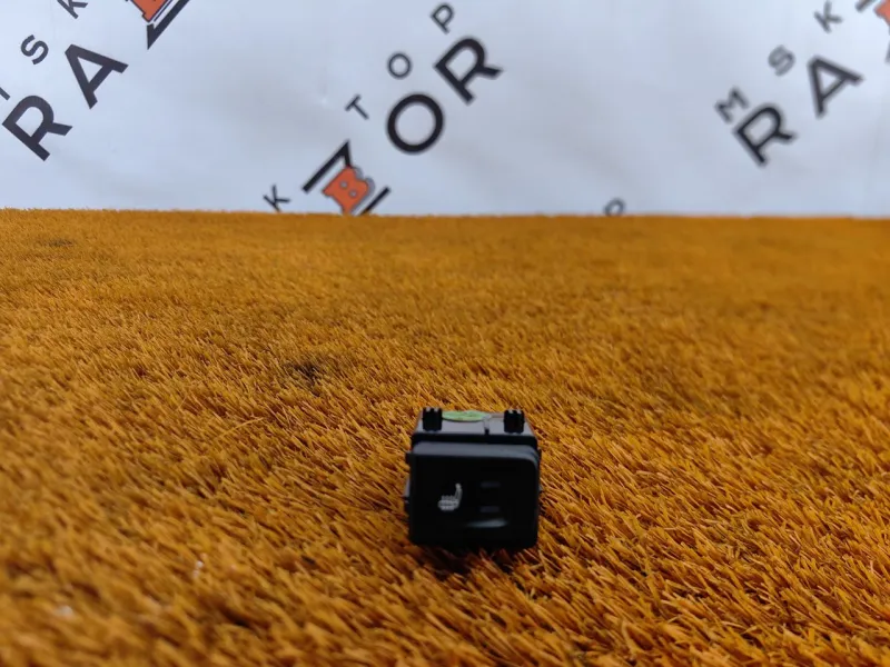 Кнопка обогрева сидений