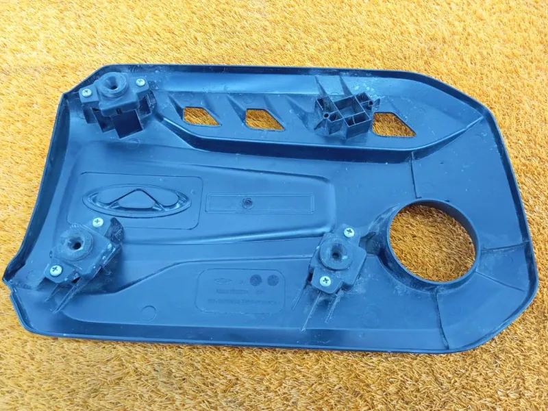 Декоративная крышка двигателя