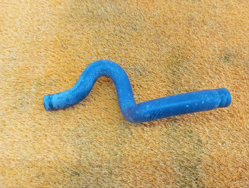 Патрубок системы охлаждения