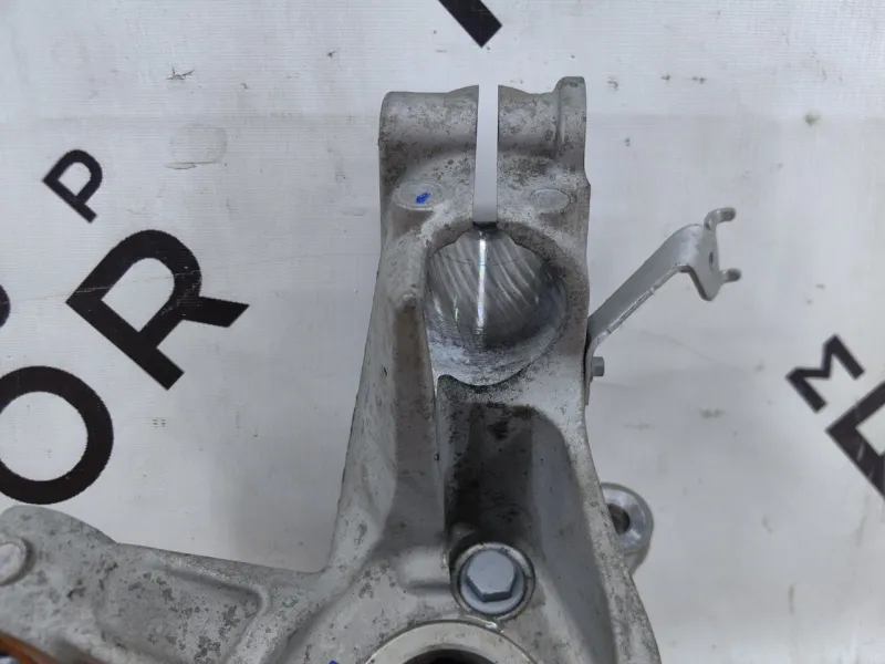 Кулак поворотный