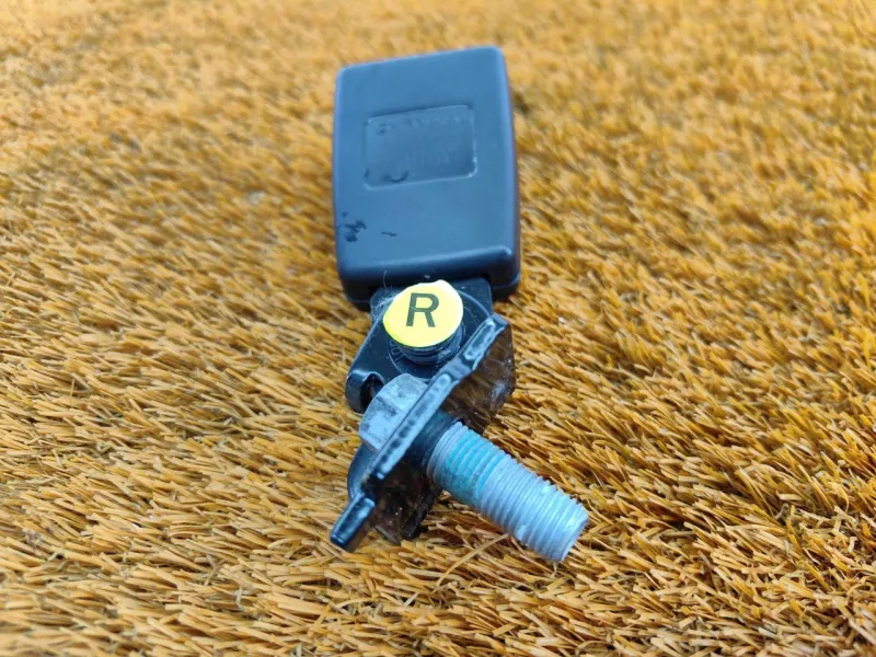 Ответная часть ремня безопасности