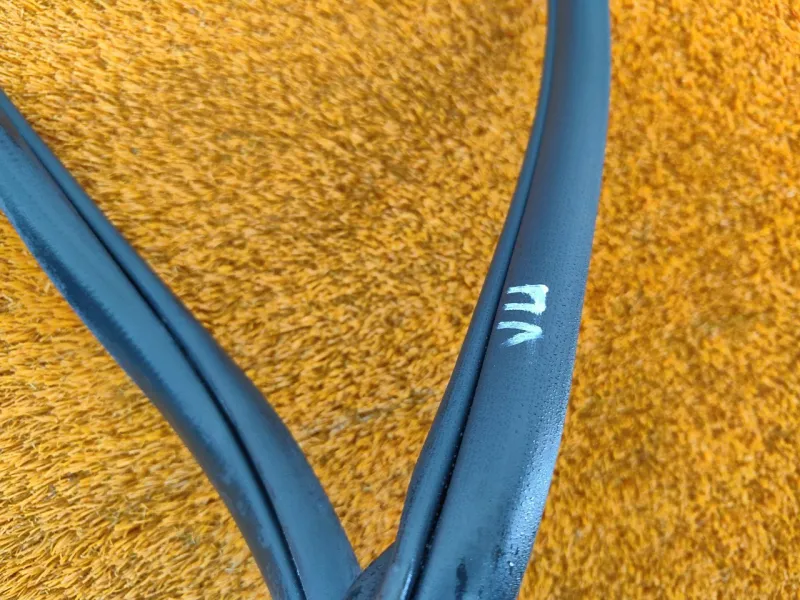 Уплотнитель проема двери