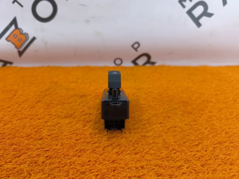 Кнопка стеклоподъемника