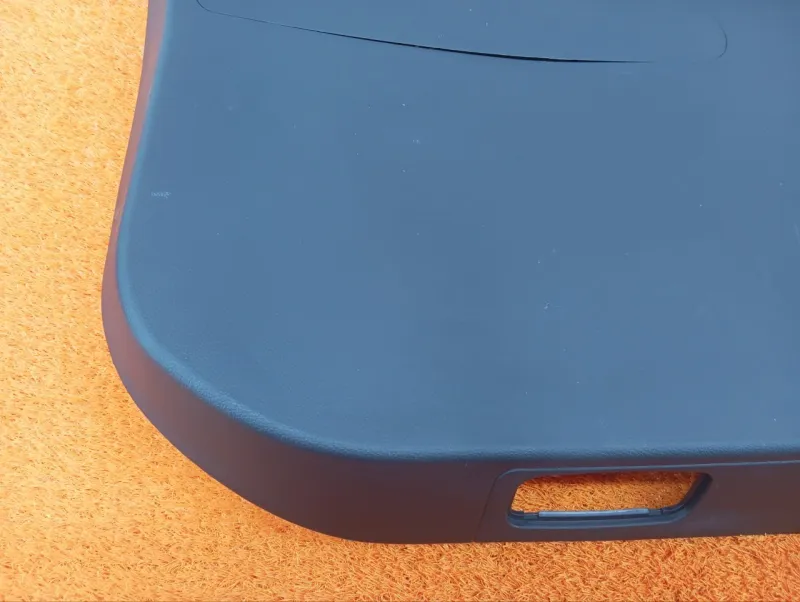 Обшивка крышки багажника