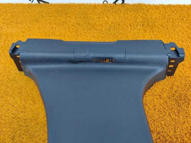 Обшивка центральной стойки