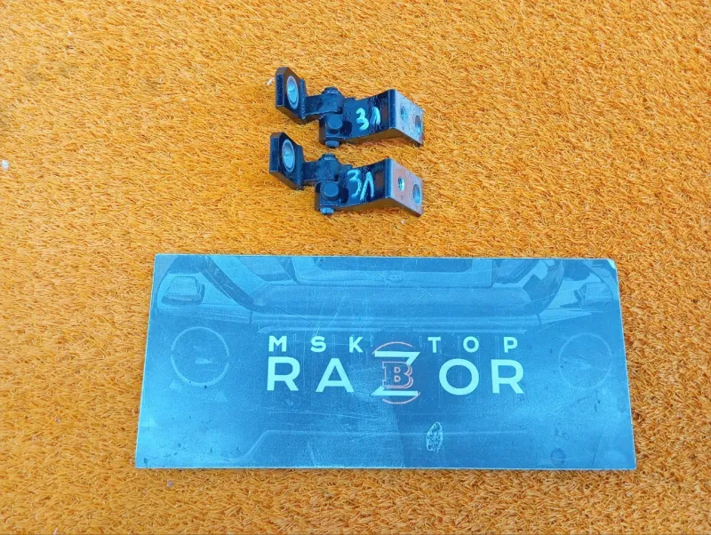 Петля двери