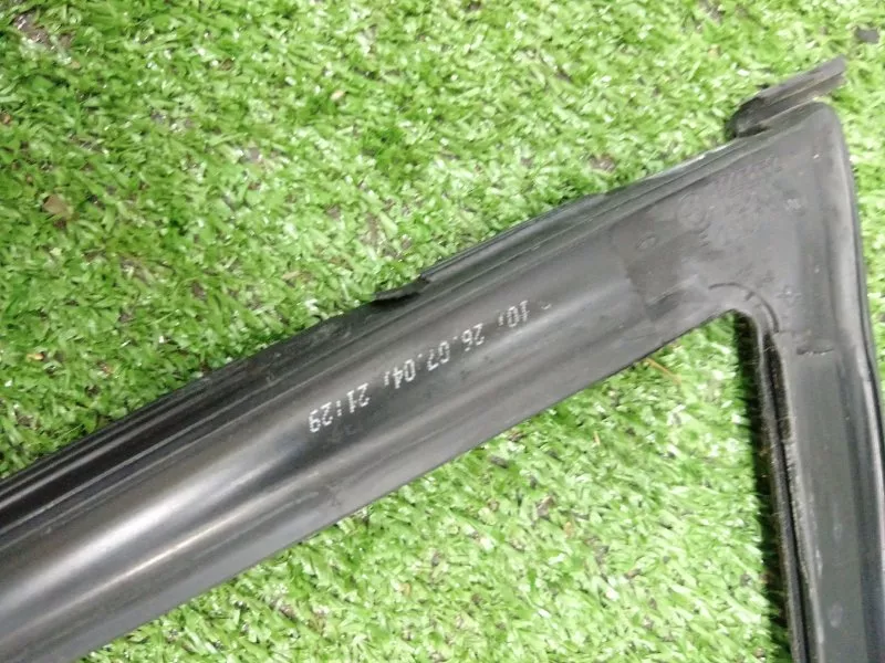 Уплотнитель стекла двери