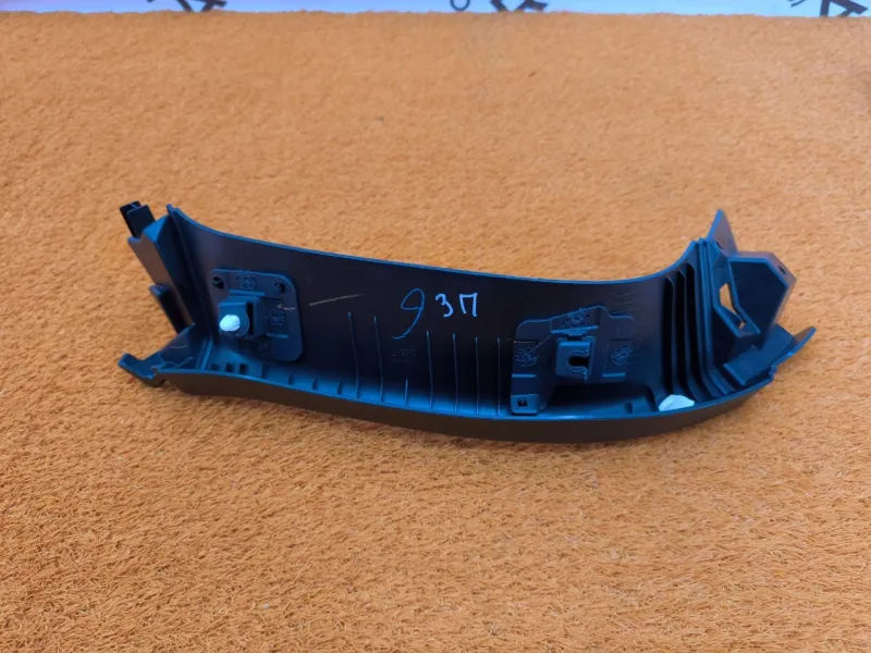 Обшивка крышки багажника