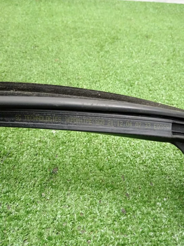 Уплотнитель стекла двери