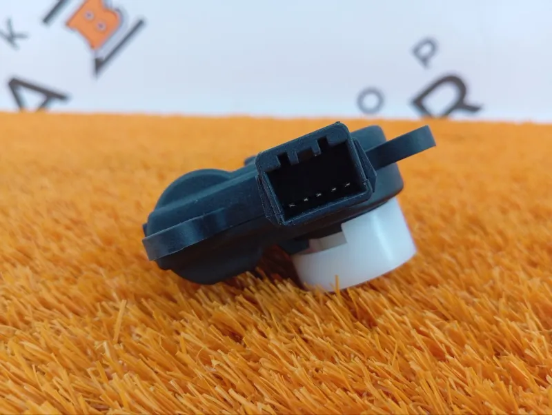 Сервопривод заслонок печки