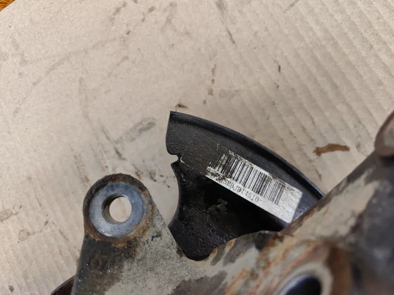 Кулак поворотный