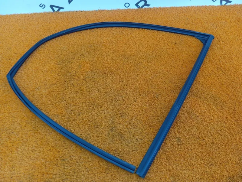 Уплотнитель стекла двери