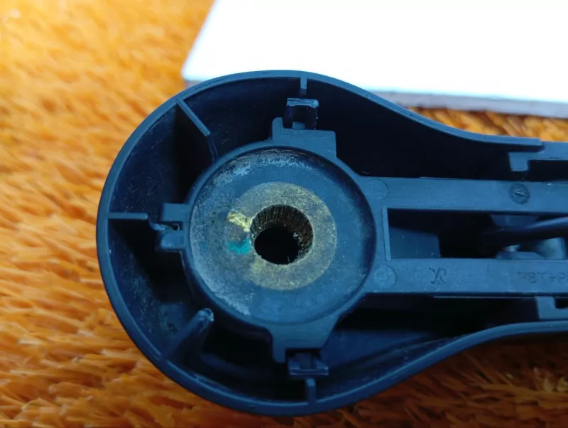 поводок стеклоочистителя