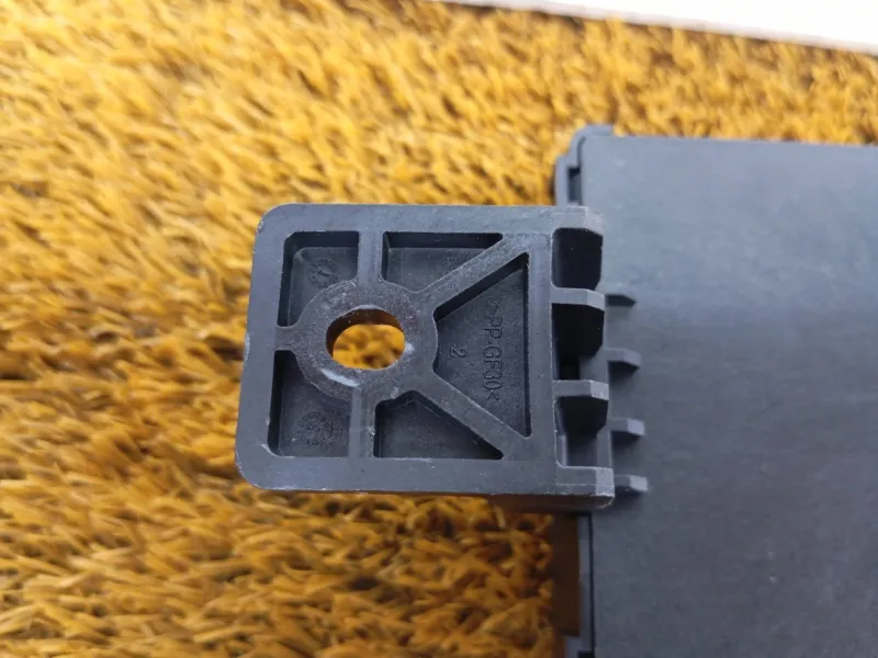 Блок предохранителей под капот