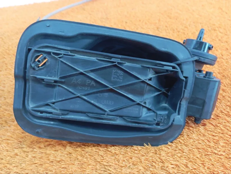 Лючок топливного бака