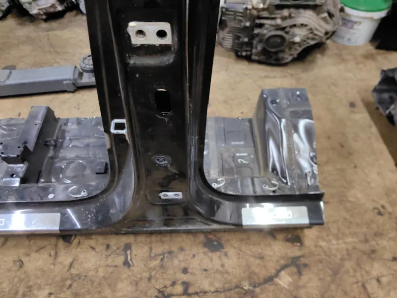 Порог с центральной стойкой