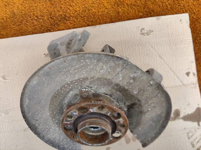 Кулак поворотный