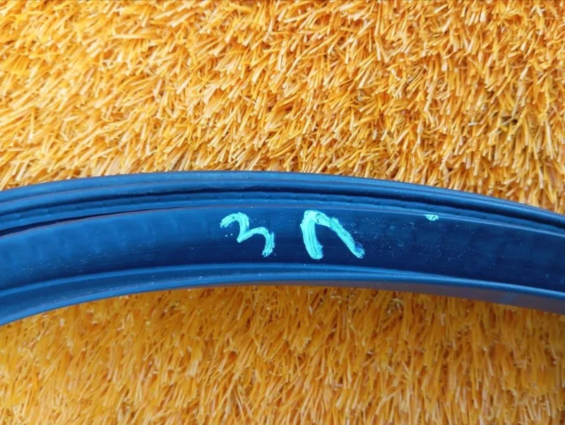 Уплотнитель проема двери