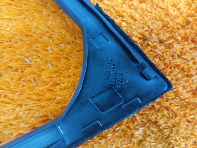 Уплотнитель стекла двери