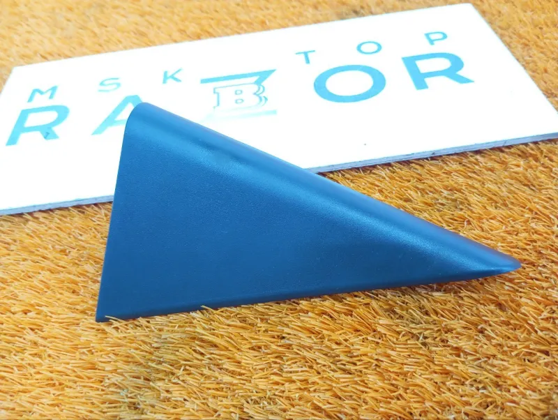 Уголок двери