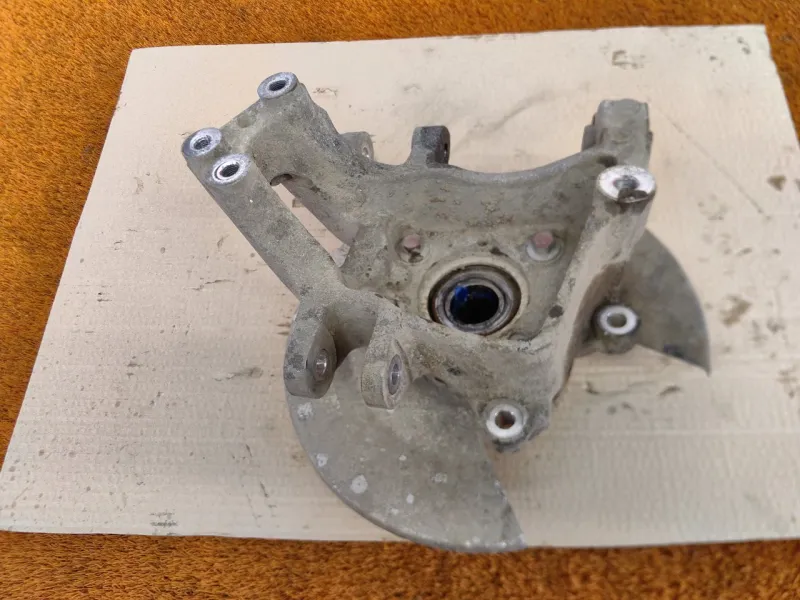 Кулак поворотный