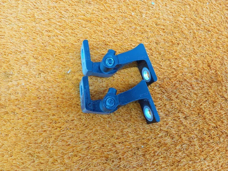 Петля двери