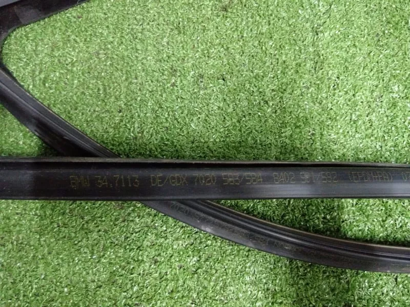 Уплотнитель стекла двери