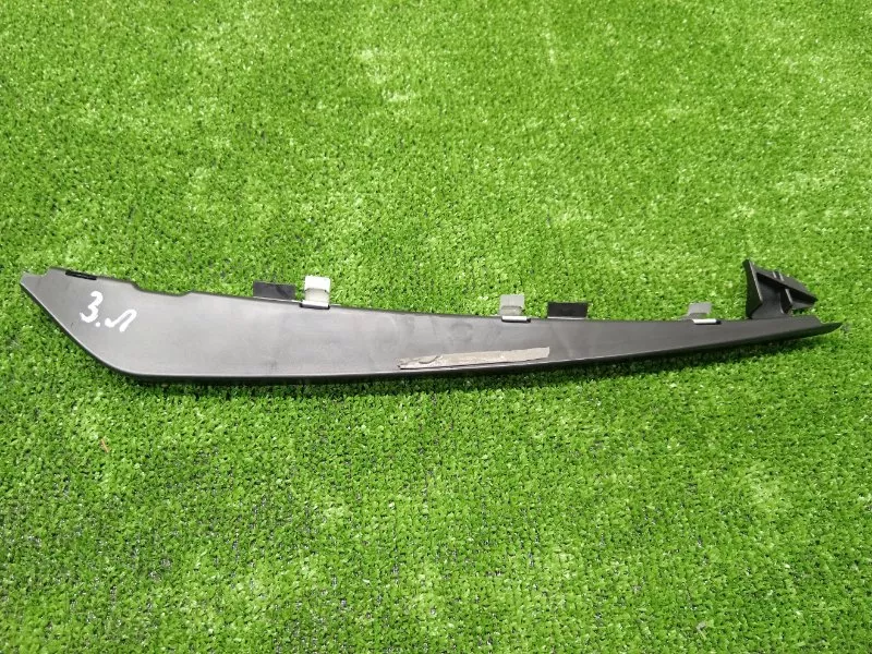 Кронштейн уплотнителя двери