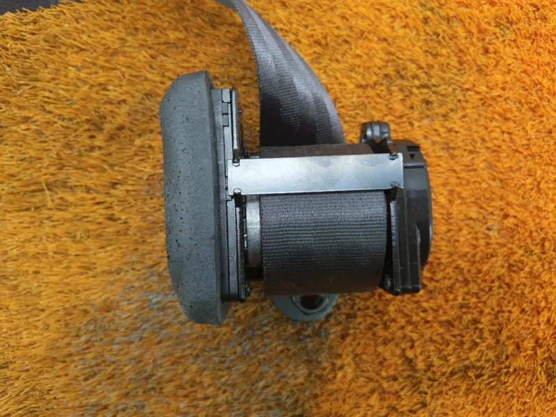 Ремень безопасности