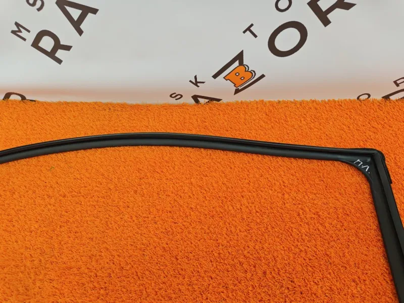 Уплотнитель стекла двери