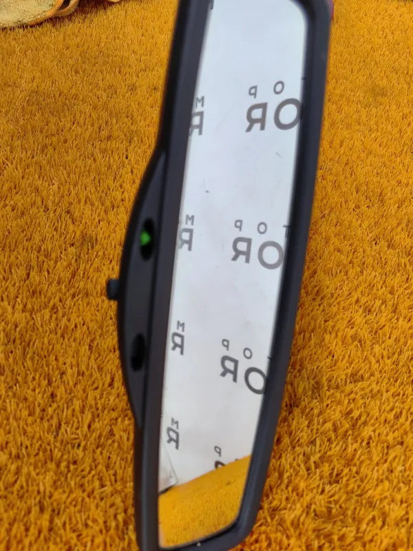 Зеркало заднего вида