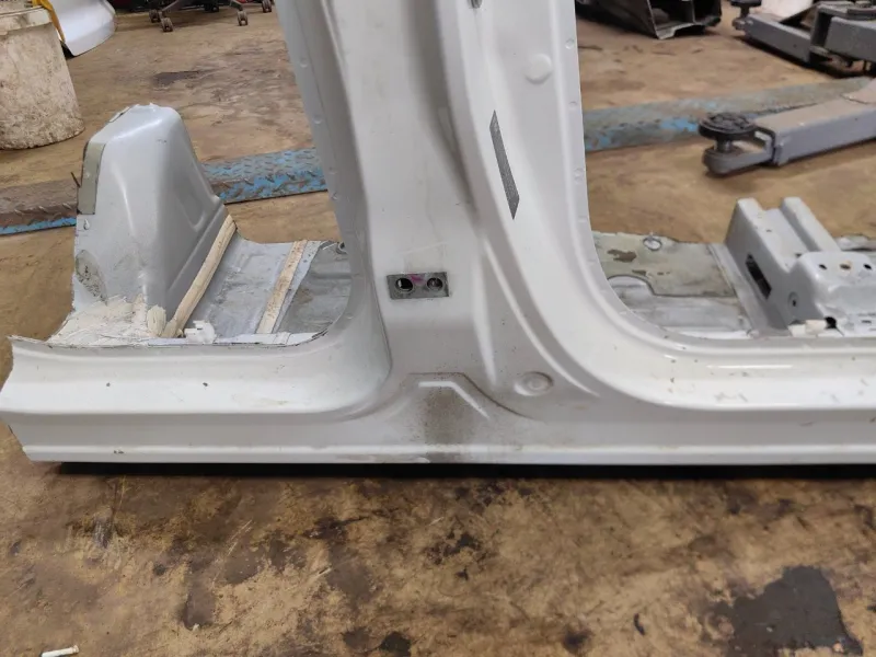 Порог с центральной стойкой