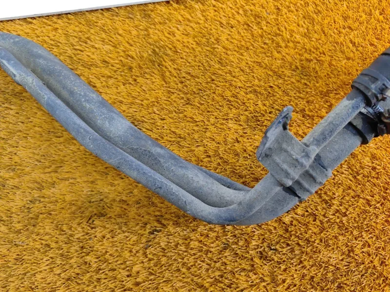 Горловина топливного бака