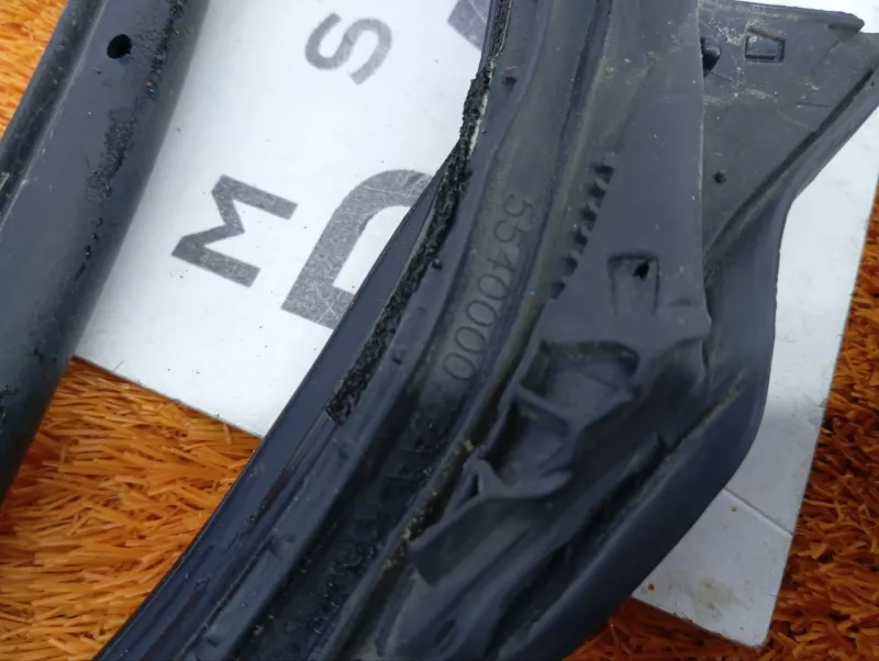 Уплотнитель двери