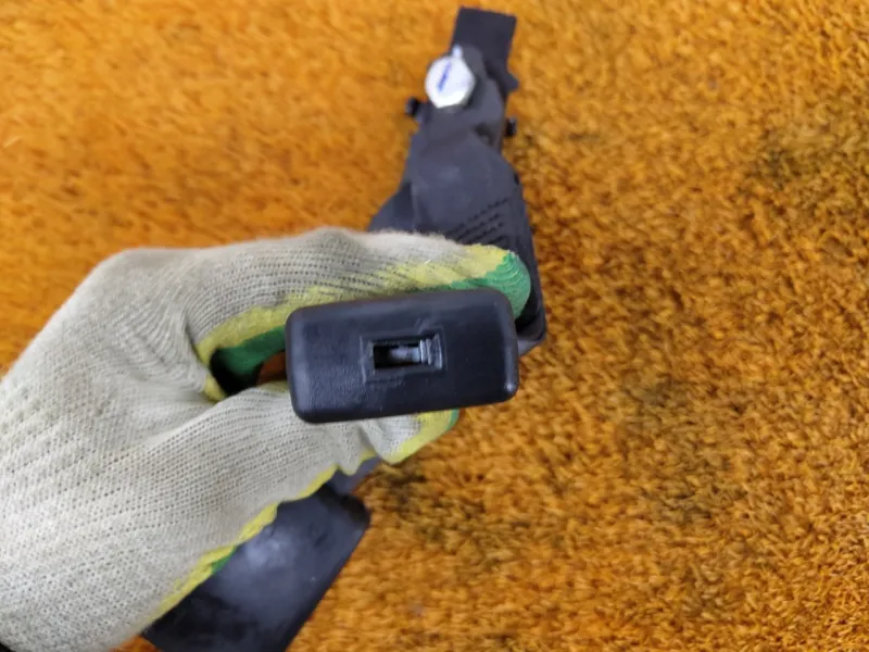 Ответная часть ремня безопасности