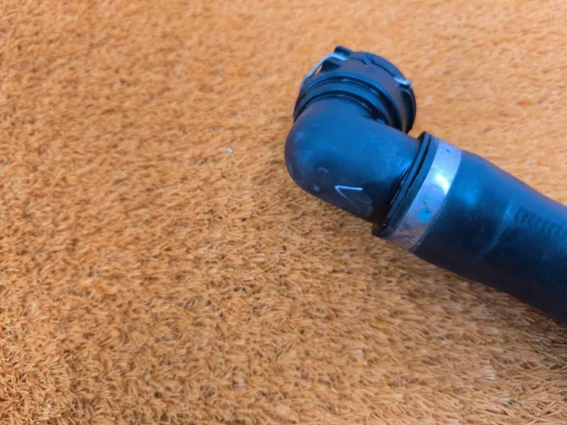 Патрубок радиатора