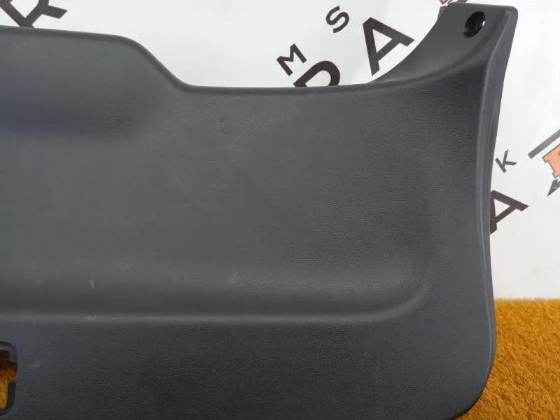 Обшивка двери багажника