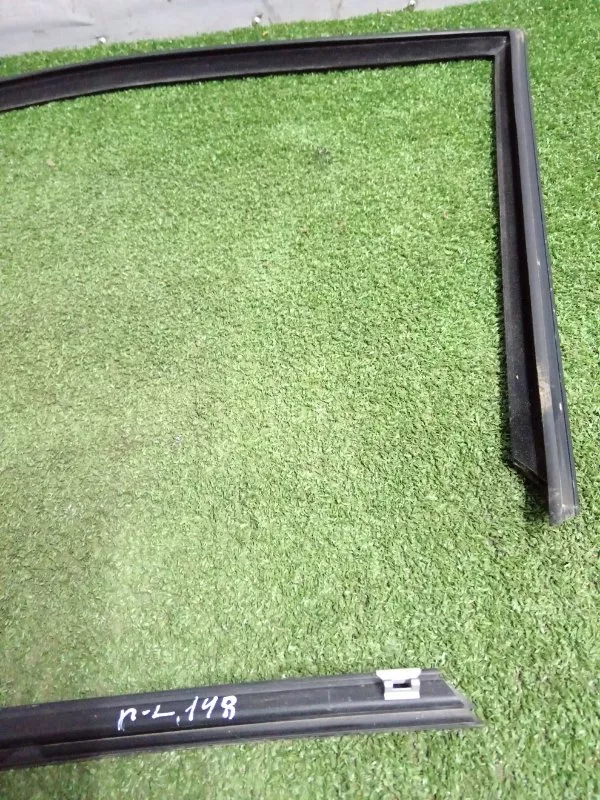 Уплотнитель стекла двери